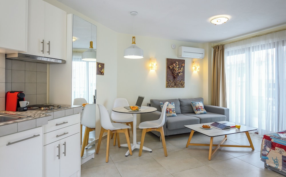 Deluxe Apartment, Partial Sea View photo 3