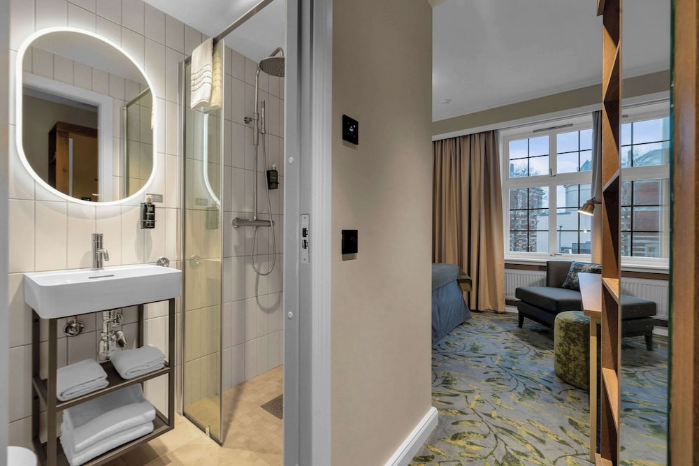Available room thumbnail 6