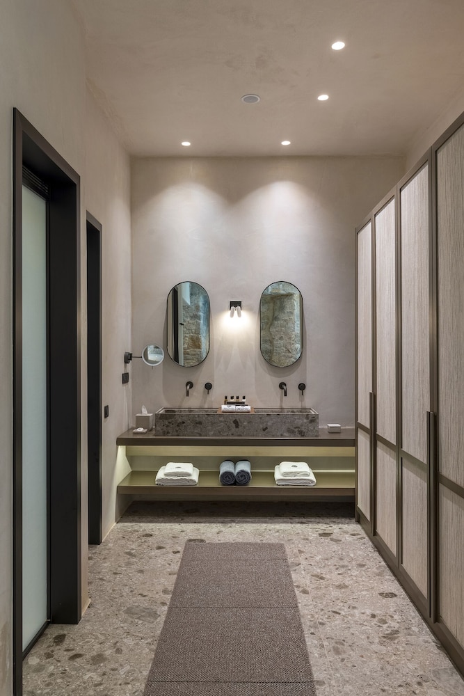 STONE Suite with Private Pool and Garden View - Photo 18