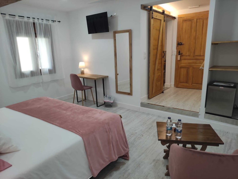 Room, 1 Queen Bed, Courtyard View