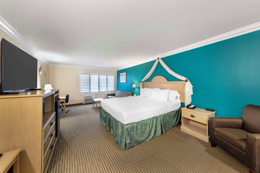 Standard Room, 1 Queen Bed, Accessible, Non Smoking - Photo 2