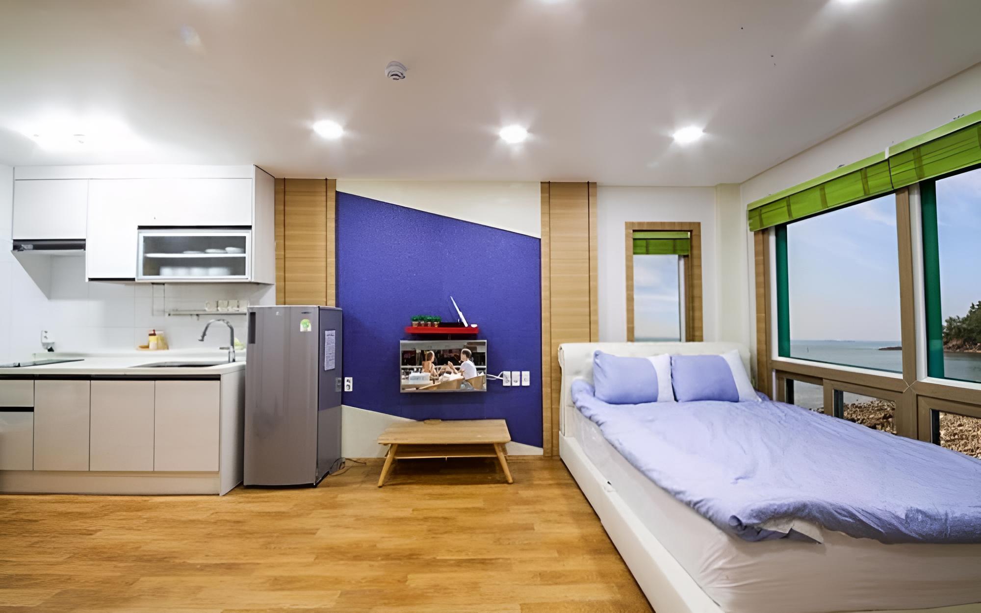 Room (Room Story 202) photo 2