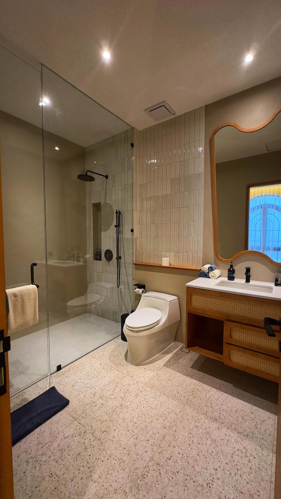 Residence Pool - Photo 16