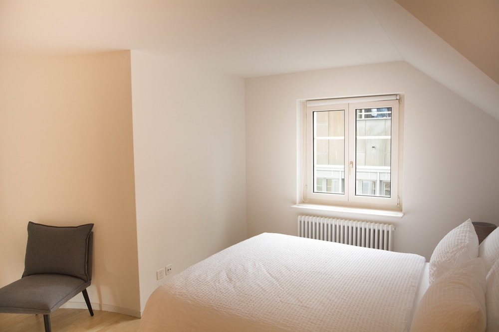City Apartment, 2 Bedrooms photo 2