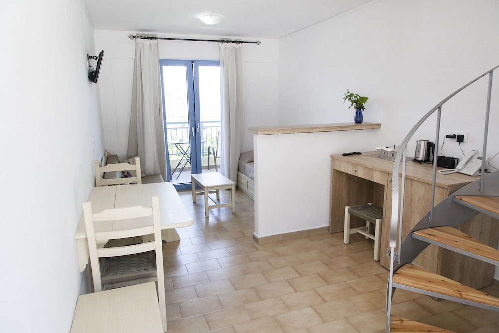 Family Room, 1 Bedroom