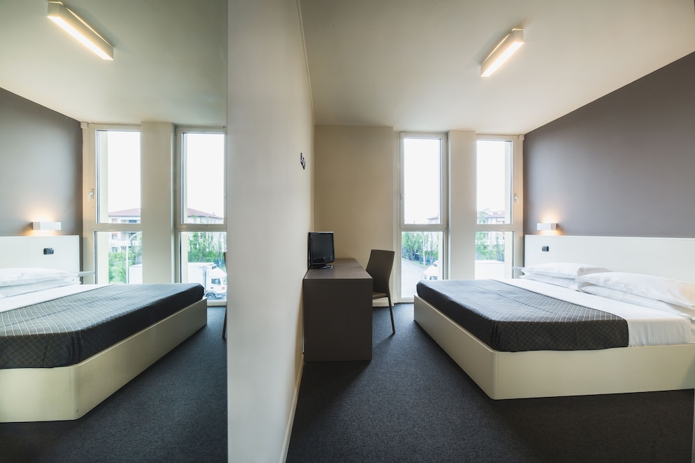 Standard Double or Twin Room photo 3