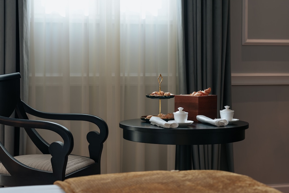 Junior Suite, Terrace, City View thumbnail 5
