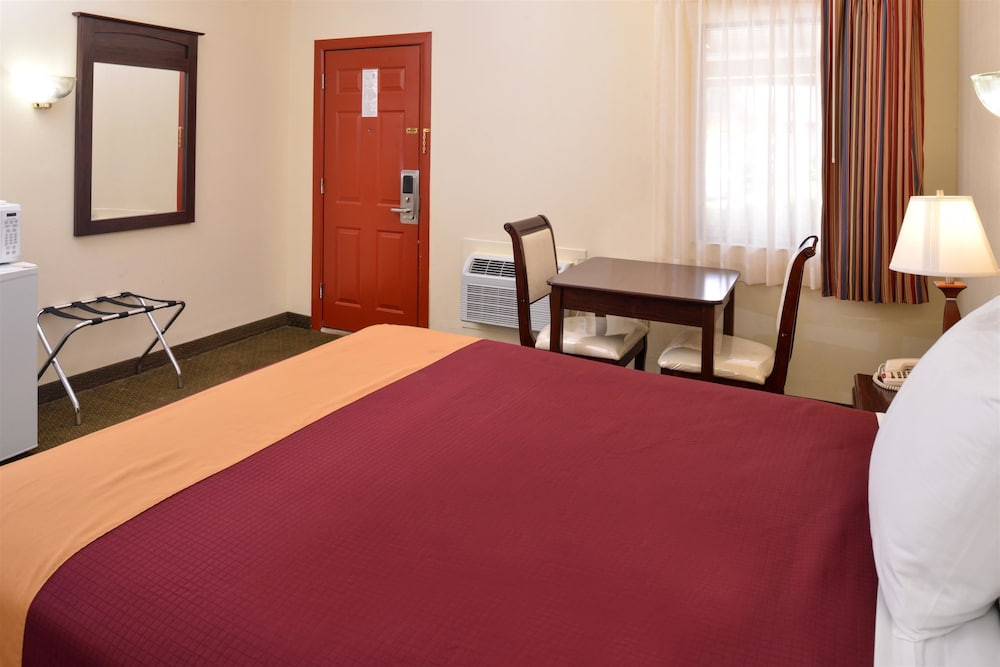 Room, 1 Queen Bed, Non Smoking - Photo 5