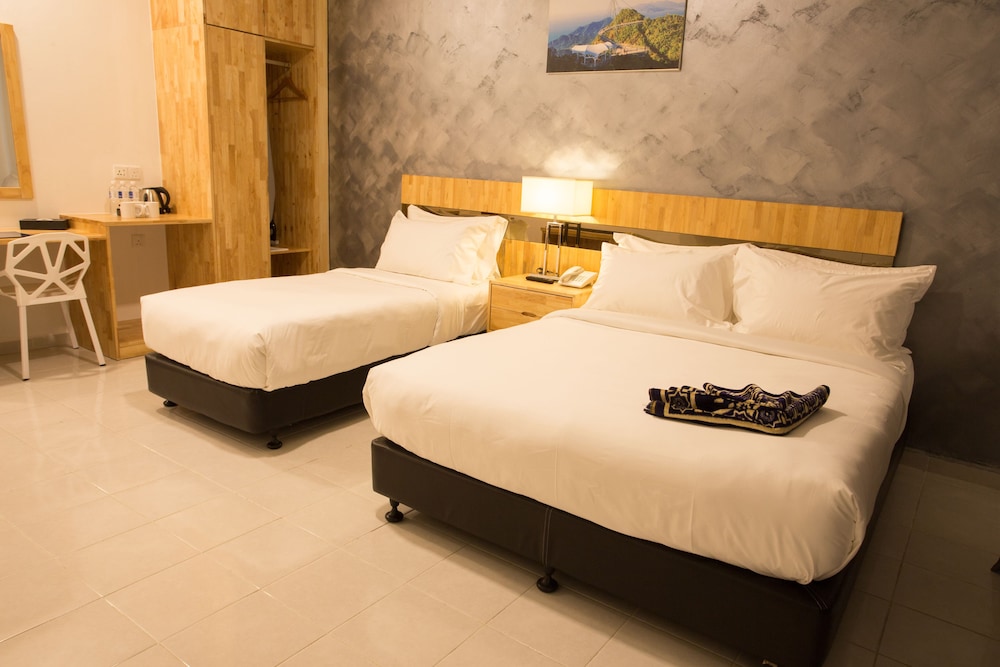 Deluxe Family Room - Photo 8