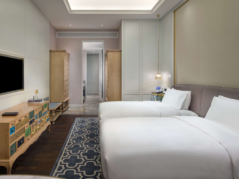 Luxury Room, 2 Twin Beds (Post Modern Décor)