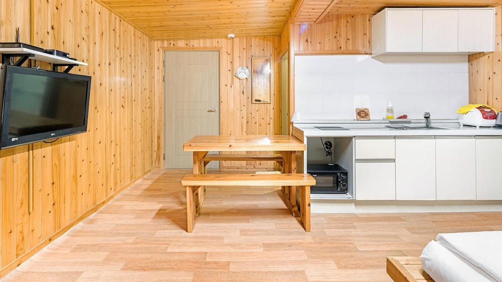 Basic Room, 1 Bedroom (Big Room (101ho)) - Photo 2