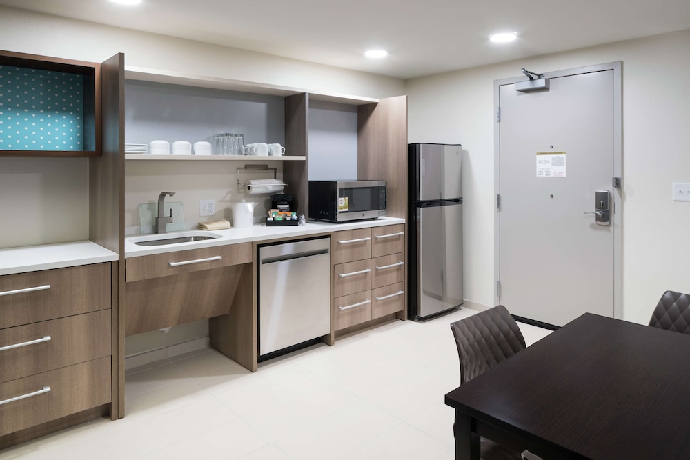 Suite, 1 King Bed, Accessible (Roll-In Shower) - Photo 5