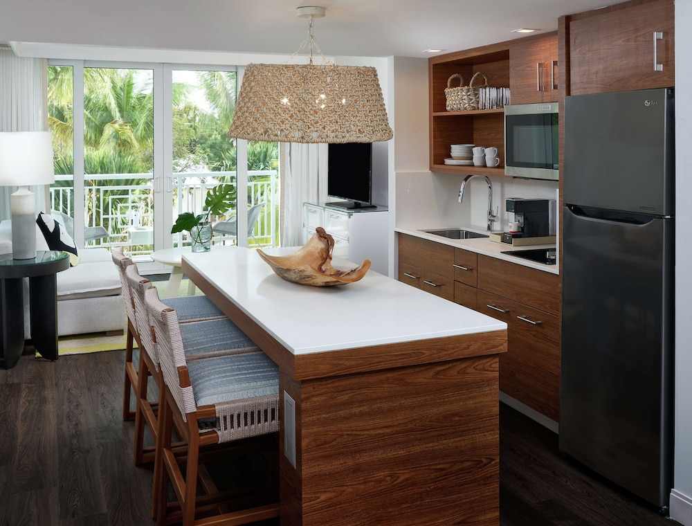 Deluxe Suite (baker's Cay)