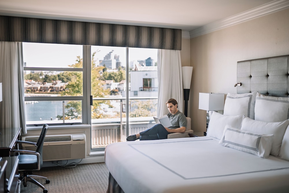 Premium Room, 1 King Bed, Balcony
