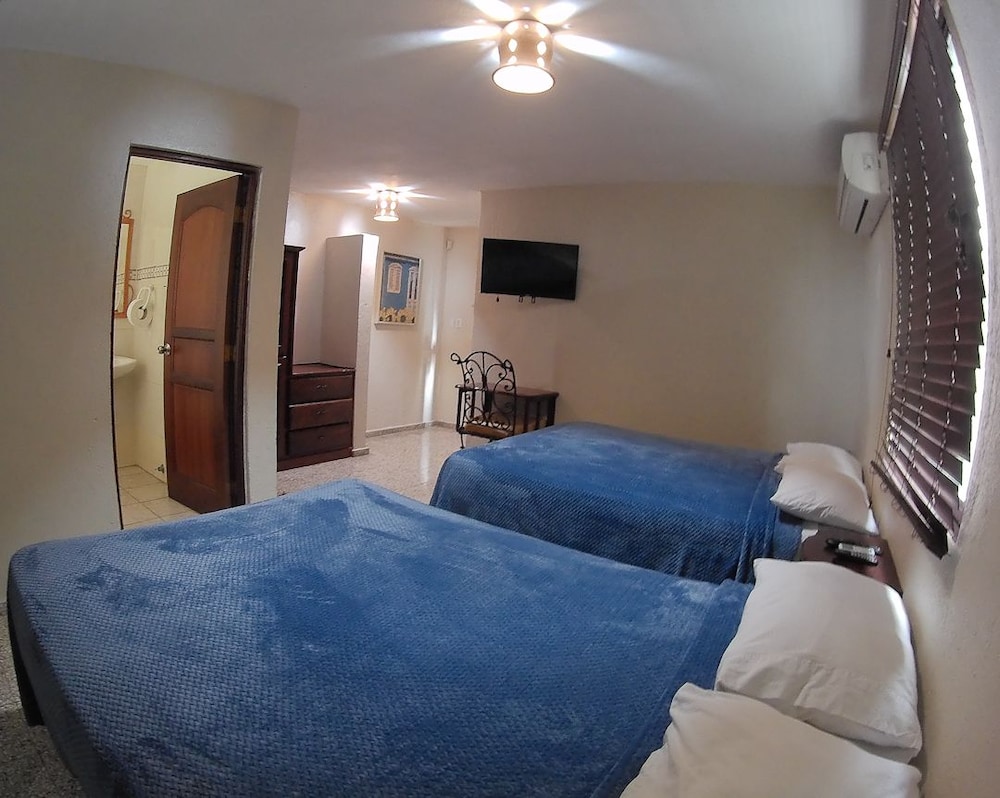 Standard Duplex, 2 Queen Beds - Photo 4