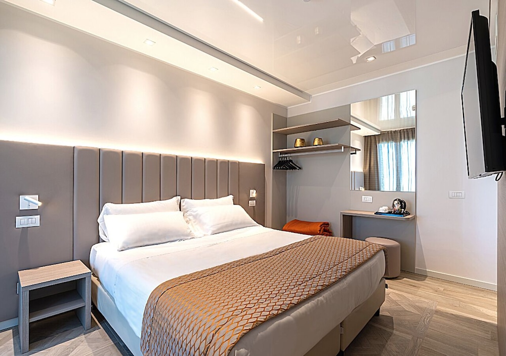 Deluxe Double Room, 1 Bedroom, Courtyard View photo 3