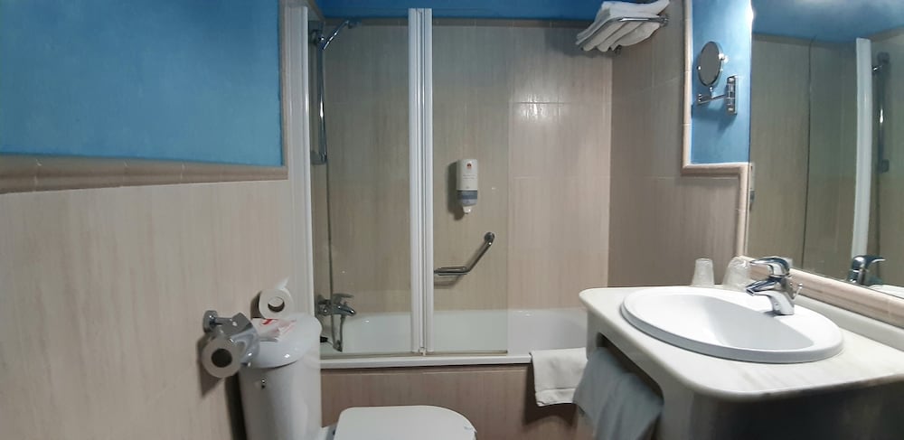 Double Room Single Use, 1 Double or 2 Twin Beds, River View - Photo 4