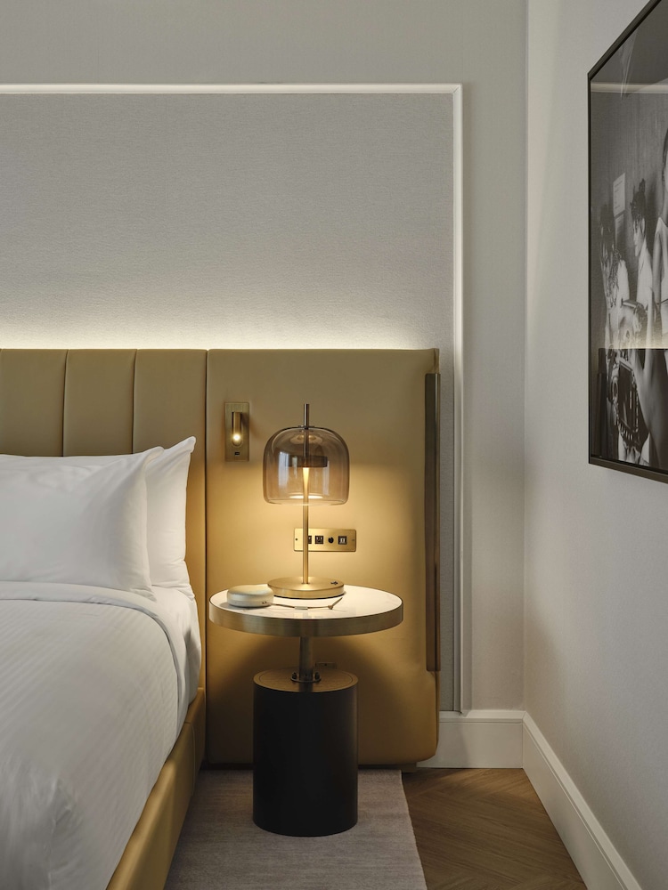 Suite, 1 King Bed - Photo 6