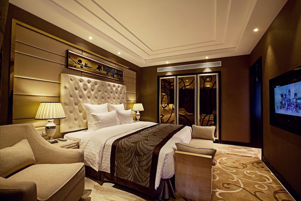 Business Suite photo 2
