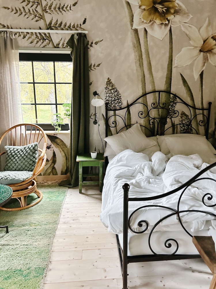 Deluxe Double Room, Partial Lake View