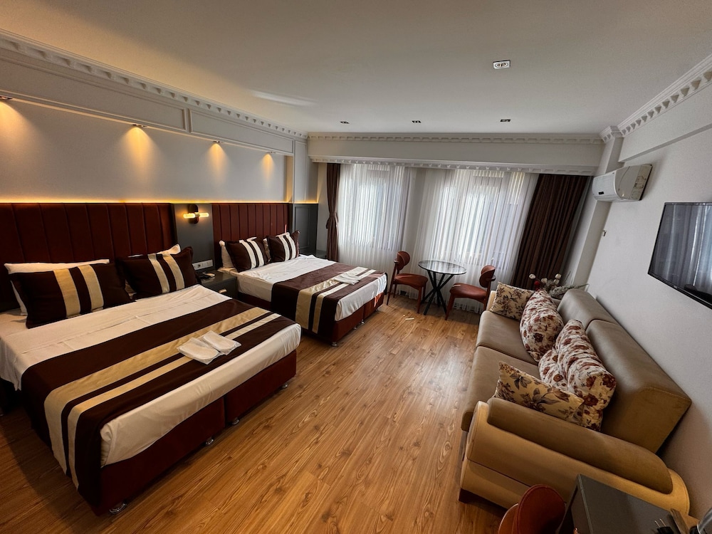 Deluxe Family Room photo 1