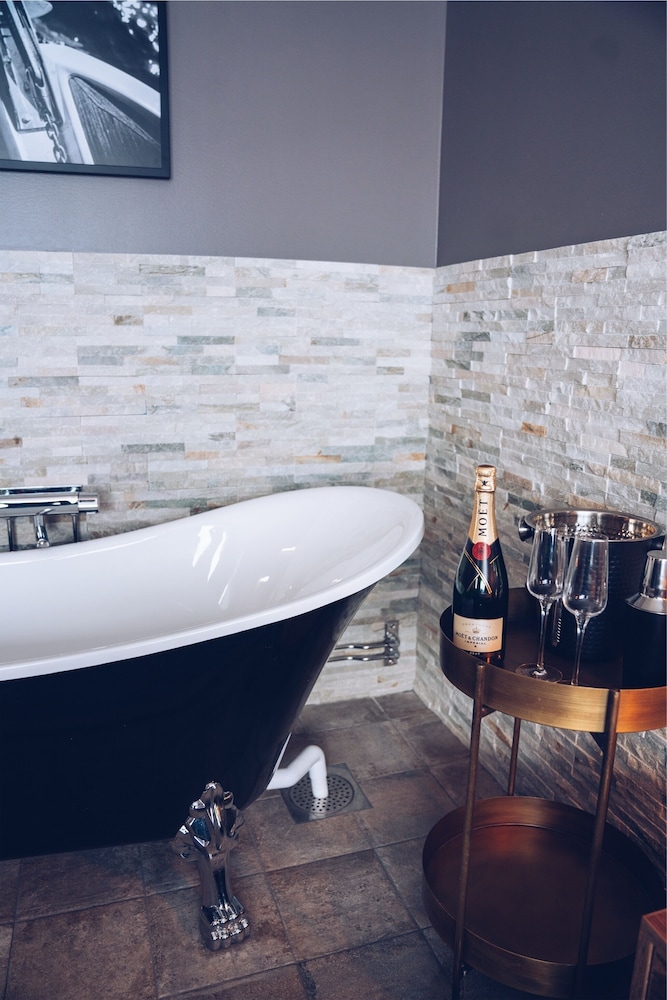 Junior Studio Suite, Balcony (Bathtub, Pets not allowed) photo 3