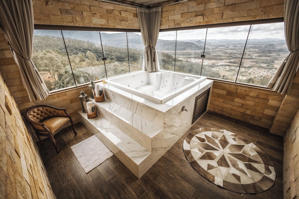 Panoramic Cabin