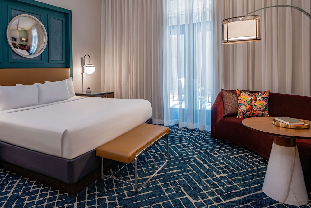 Room, 1 King Bed, Courtyard - Photo 1