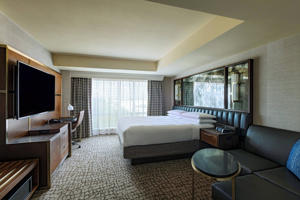 Club Room, 1 King Bed - Photo 3