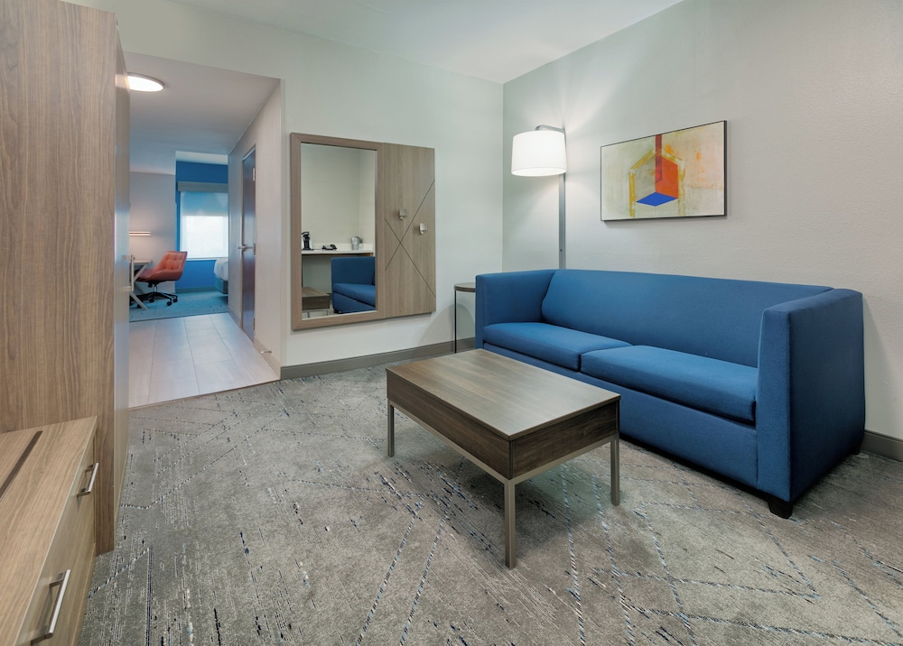 Suite, 2 Queen Beds, Mobility Accessible (Roll-In Shower) - Photo 3
