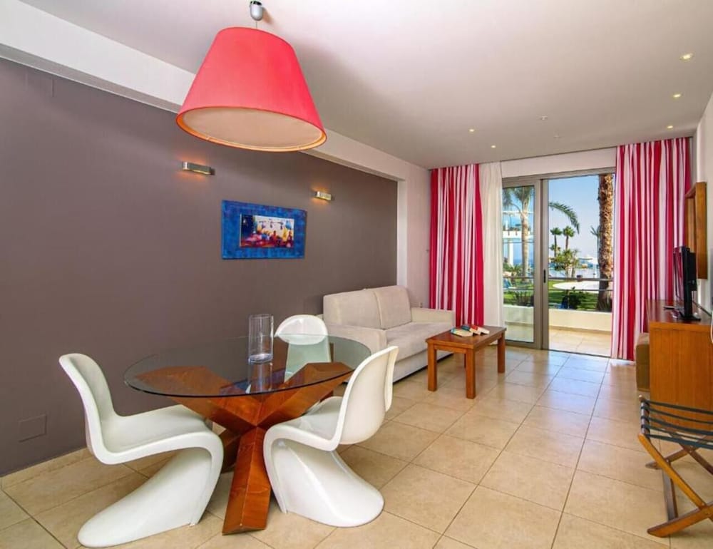 One Bedroom Villa with Pool View - Photo 6