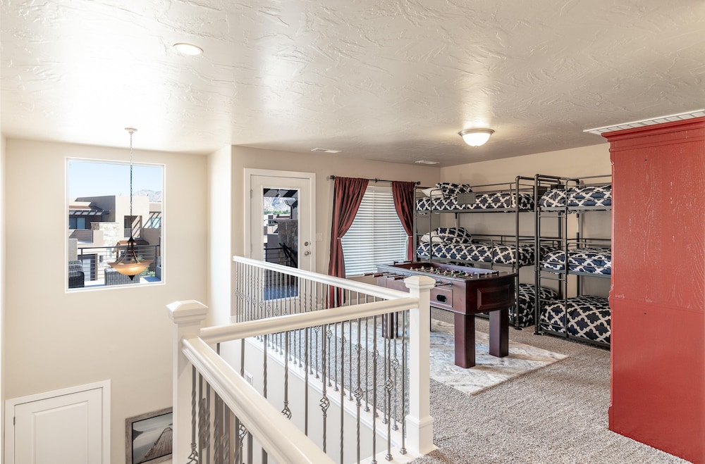 House, Multiple Beds, Mountain View (Desert Dream) photo 2