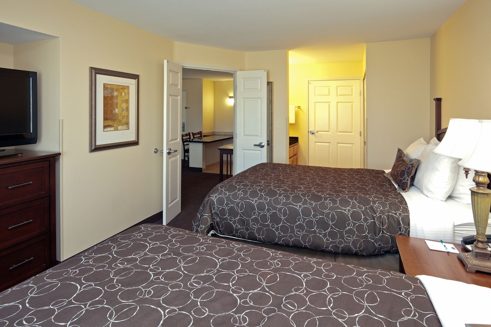 Suite, 2 Bedrooms, Kitchen - Photo 1