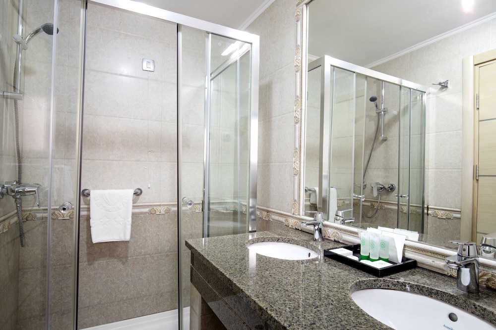 Standard Double or Twin Room photo 3