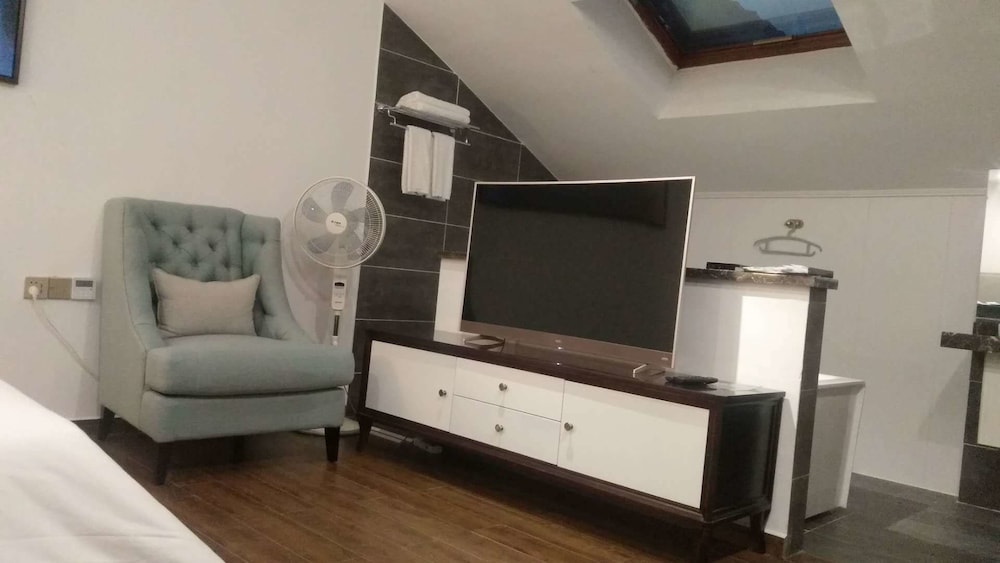 Classic Single Room, Men only photo 1