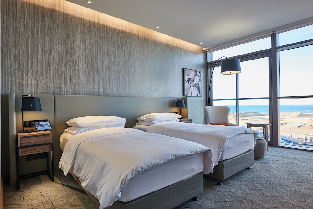 Deluxe Twin Room (Partial Marina View)