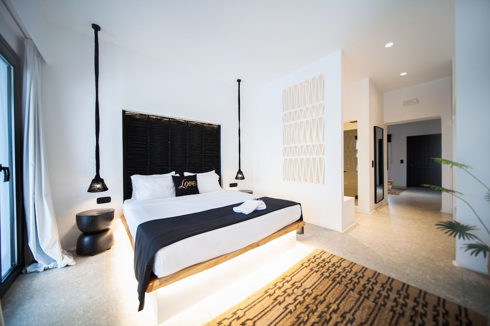 Deluxe Suite with Private Pool