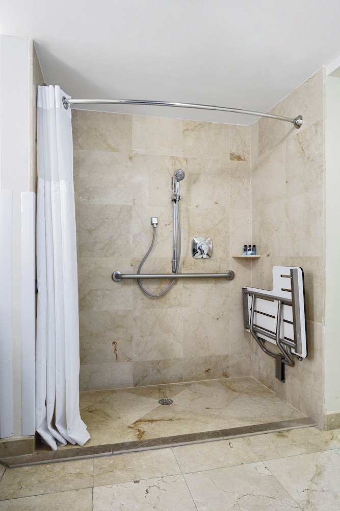 Standard Room, 2 Queen Beds, Mobility Accessible (View, Roll-in shower) photo 2