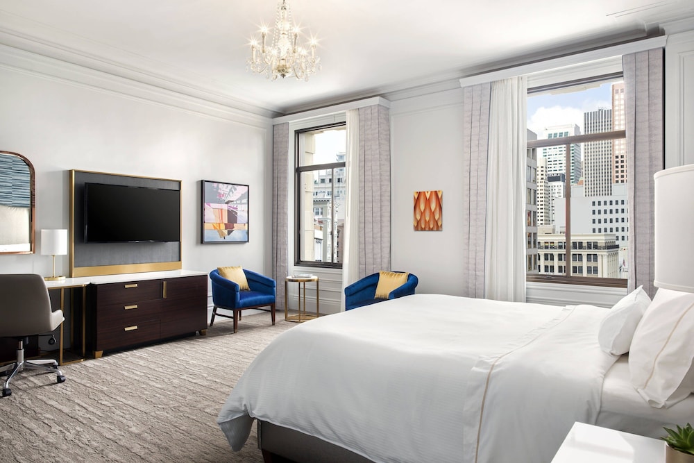 Grand Room, 1 King Bed - Photo 4