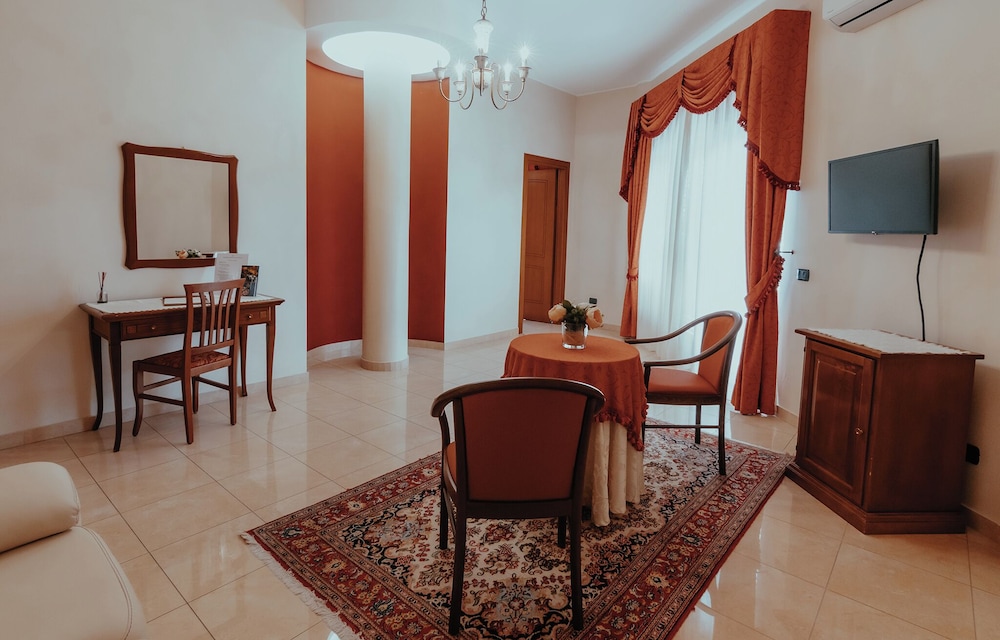 Deluxe Suite - Photo 1