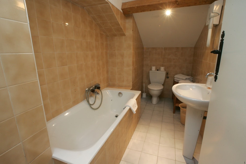 Superior Double or Twin Room (City side) photo 2