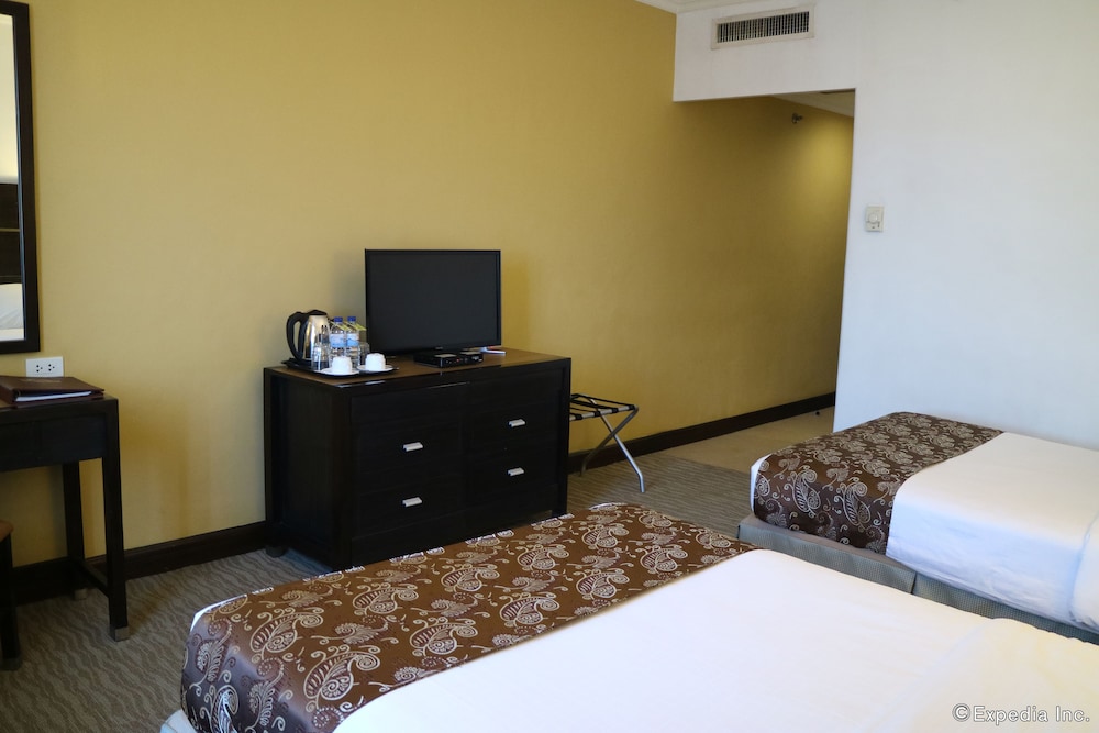 Business Room, 2 Double Beds, Non Smoking - Photo 4