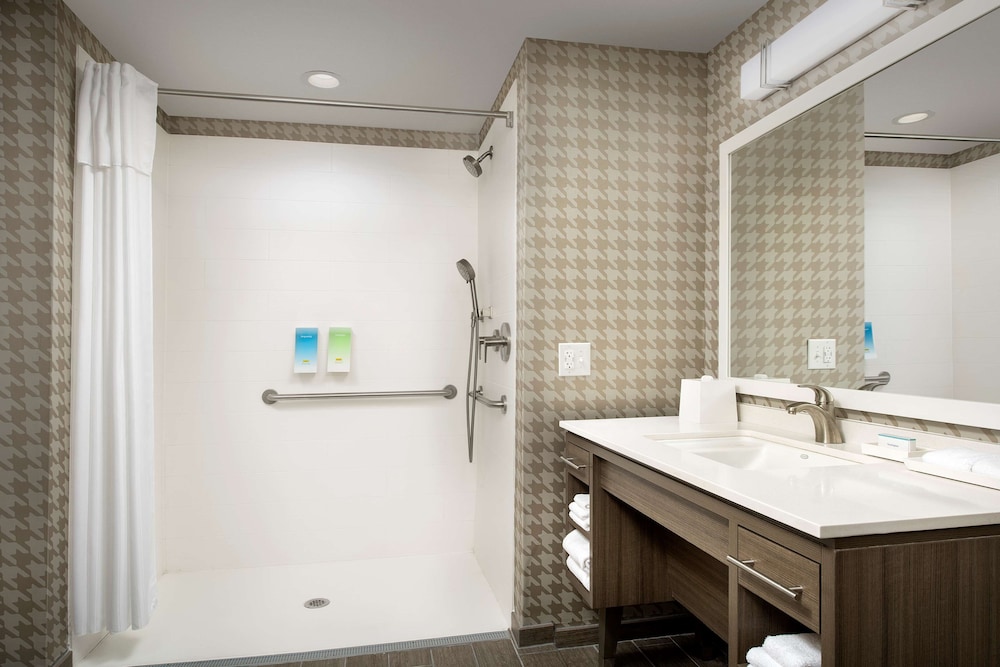 Suite, 1 King Bed, Accessible, Non Smoking (Roll-In Shower)