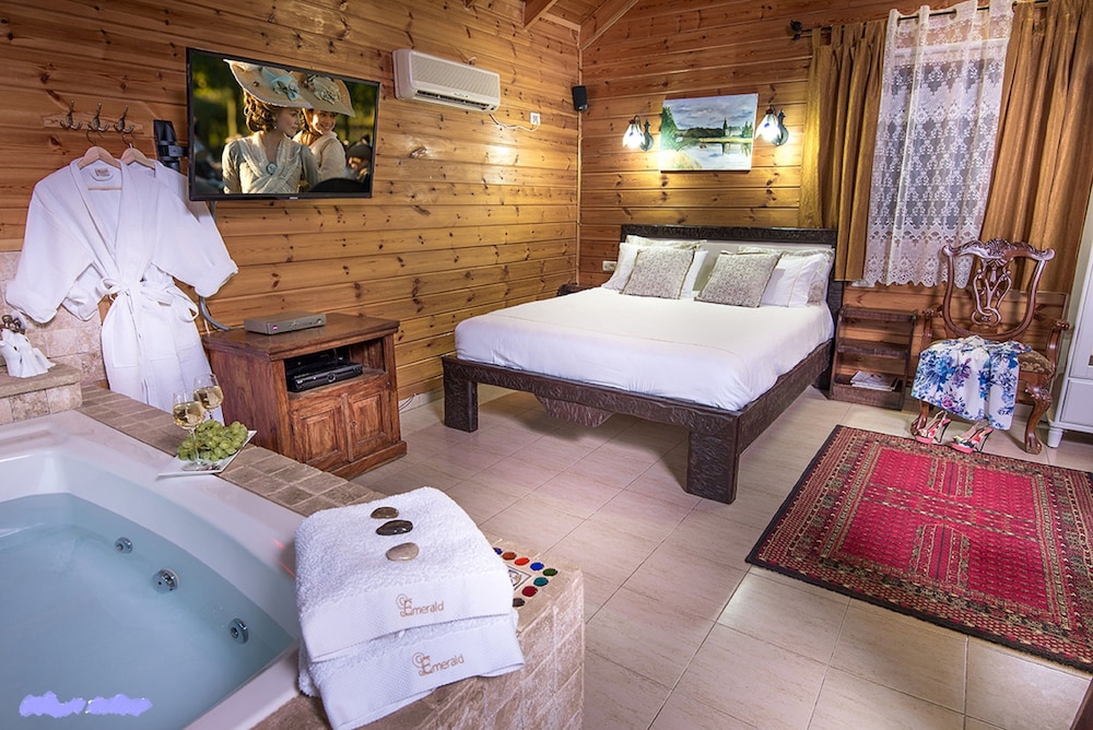 Design Chalet, 1 Queen Bed with Sofa bed, Non Smoking photo 1