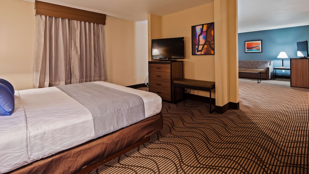Suite, 1 King Bed, Non Smoking (with Sofabed)
