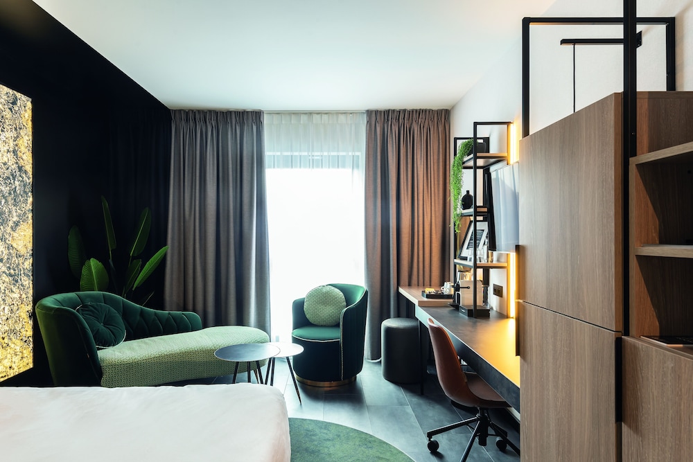 Prestige Room