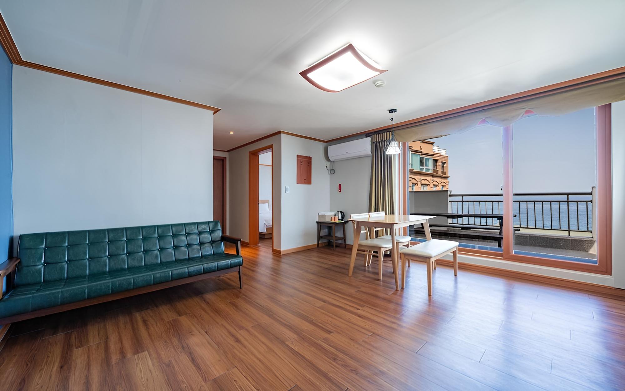 Room (Donghae 606 (15 rooms/wide ocean view) - Photo 4