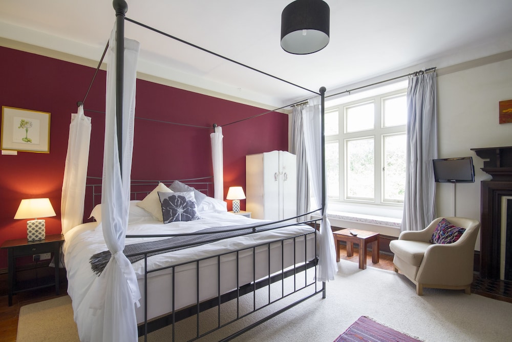 Standard Room, 1 King Bed, Ensuite photo 3