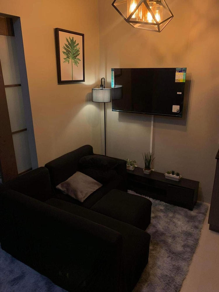 Signature Condo, 1 Queen Bed with Sofa bed, City View photo 3