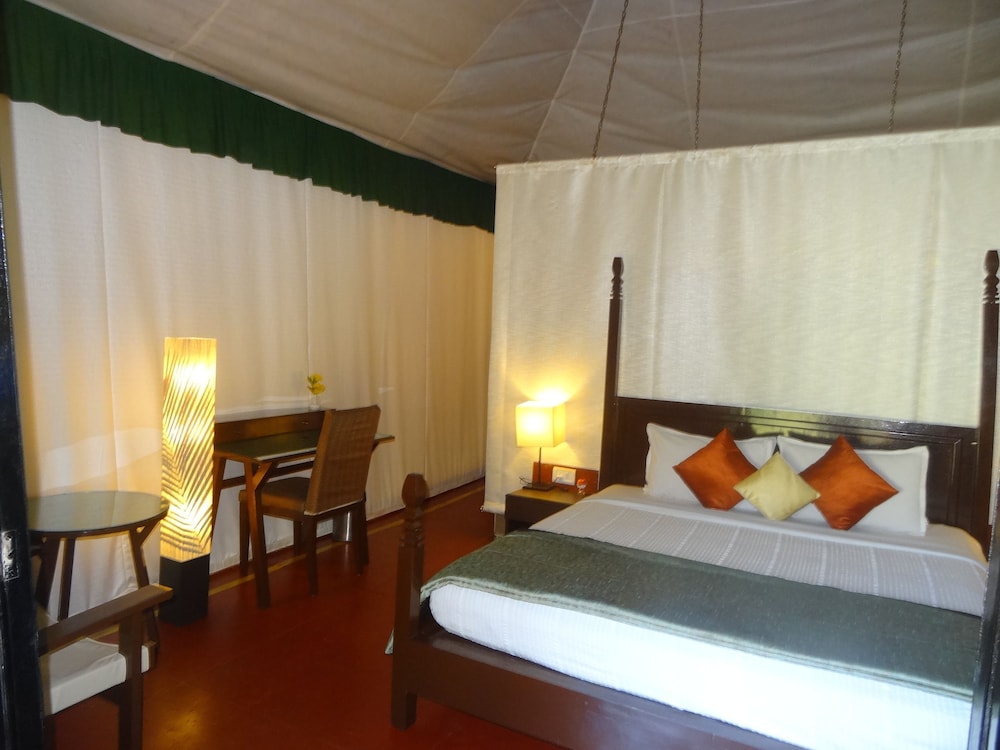 Luxury Tent, 1 Double Bed, Private Bathroom photo 3